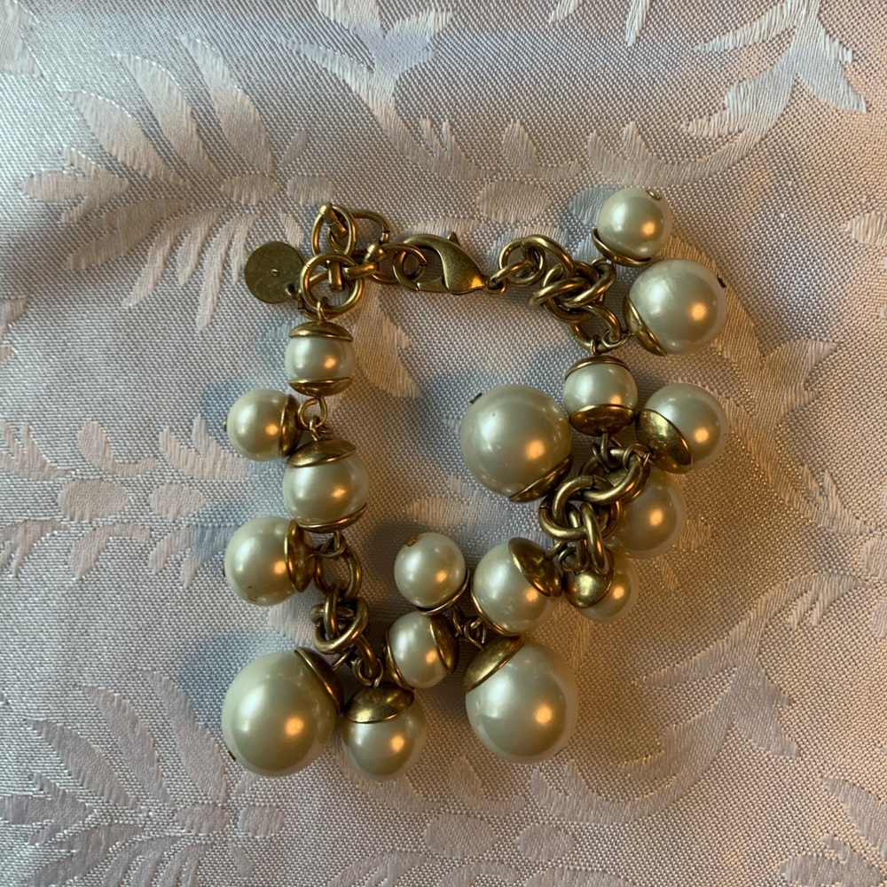Stella & Dot Pearl/Gold bangle bracelet